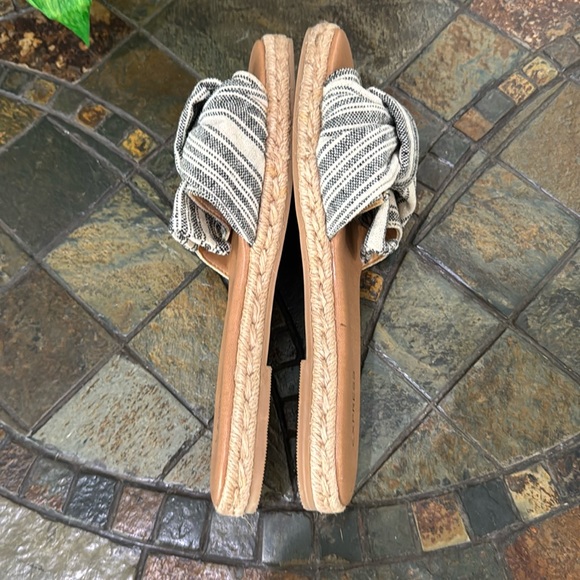 Express Women's Fabric Knot Slide Sandal - Picture 8 of 10